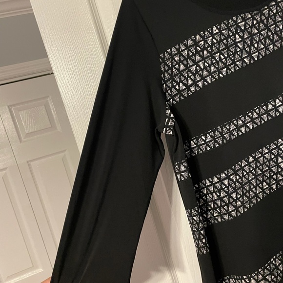 Alfred Dunner Asymmetrical Geometric Print Blouse - Picture 5 of 12